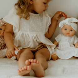 BANDEAU EN GAZE DE COTON BLANC COEURS BEIGES POUR POUPEE - ATELIER WAGRAM